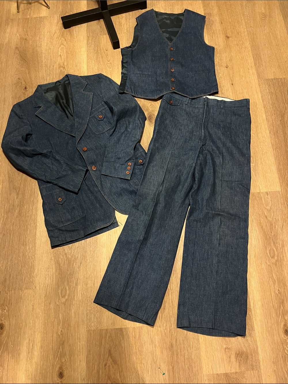 Vintage 70’s Men’s 3Piece Denim Suit!